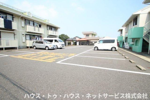 パールハイツ海老原　28の駐車場
