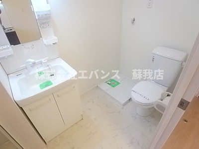 【洗面所】 | クレセル本千葉 | 明るい洗面所です