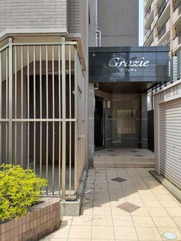 グラッチェのエントランス|建物の内部です