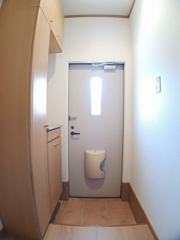 Ｎ＆ＹアベニューＡの玄関|収納もある玄関です