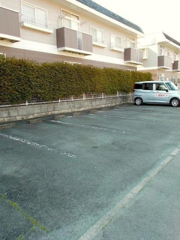 コーポオガタⅢの駐車場|駐車場完備です