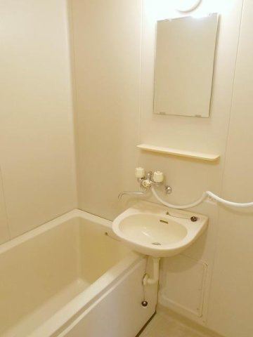 コーポオガタⅢの浴室|お風呂です