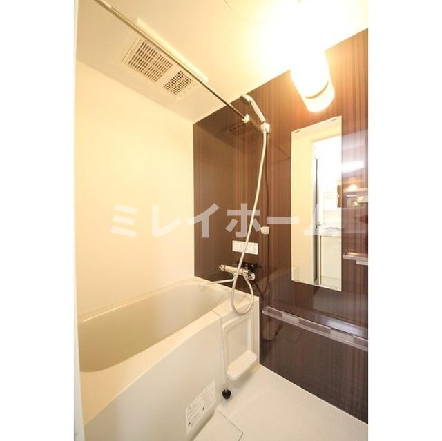 ソレイユ糀谷の浴室