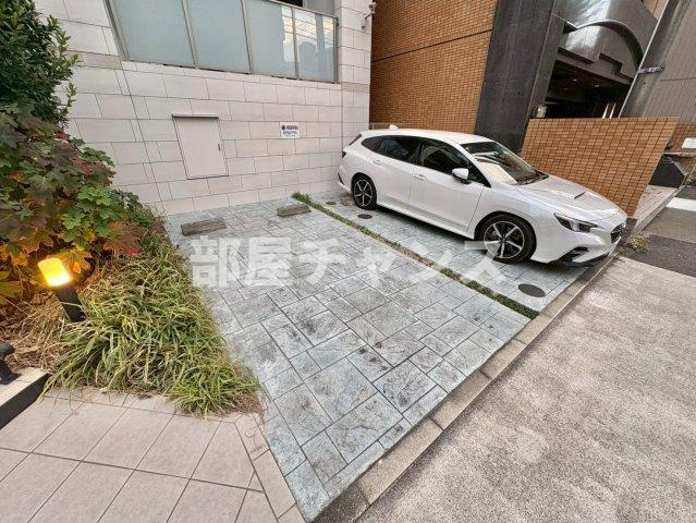 クリスタル丸の内の駐車場