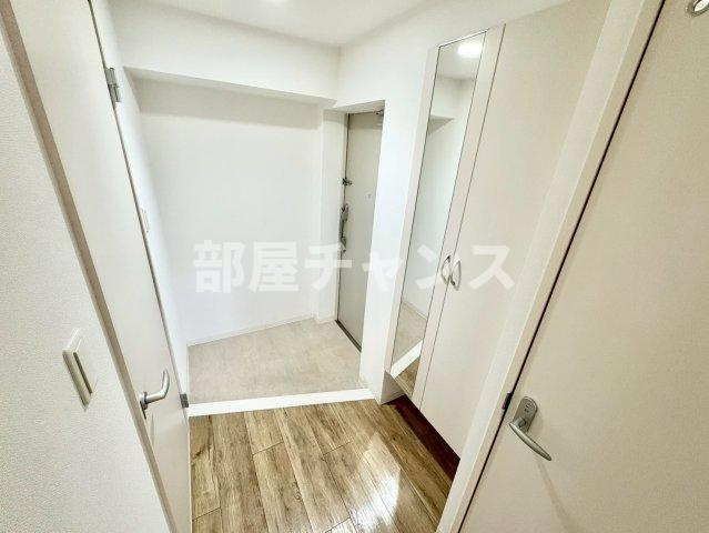 クリスタル丸の内の玄関