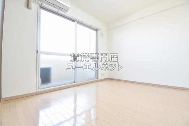 【居間・リビング】 | フェアリーメゾン浜 | 洋室7.0帖