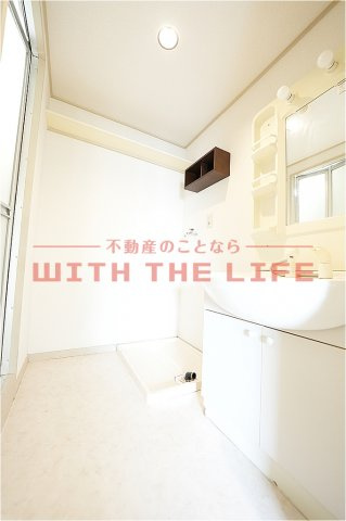 ＧＲＡＮＶＩＡ（グランピア）東合川【キャッシュバック対象物件】の洗面所|明るい洗面所です