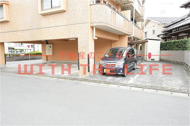 ＧＲＡＮＶＩＡ（グランピア）東合川【キャッシュバック対象物件】の駐車場|駐車場があるので、車を買う予定の方も安心です