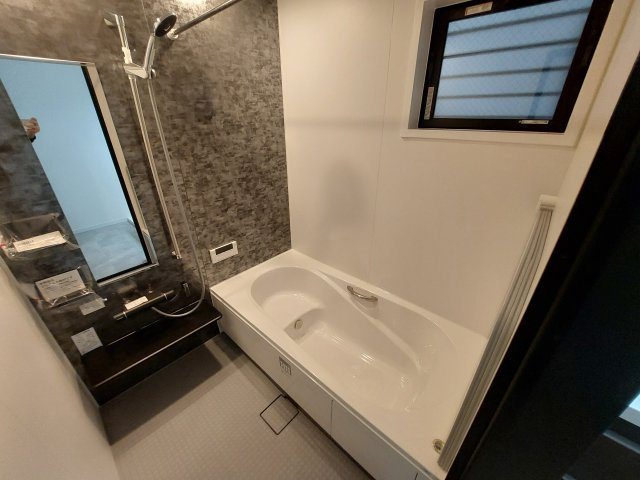 若松町西2丁目住宅の浴室