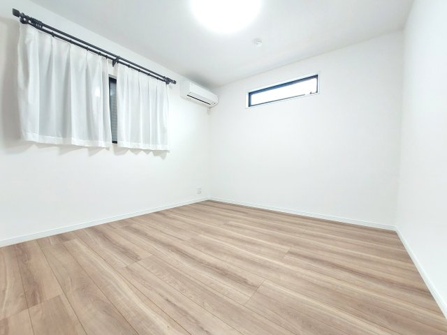 若松町西2丁目住宅の洋室