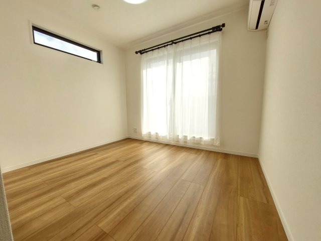 若松町西2丁目住宅の洋室