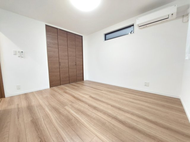 若松町西2丁目住宅の洋室