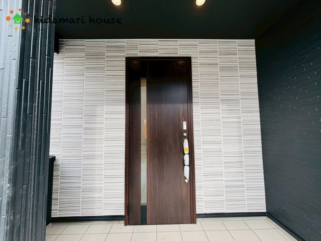 上尾市浅間台3丁目3期　新築戸建　ブルーミング05の玄関