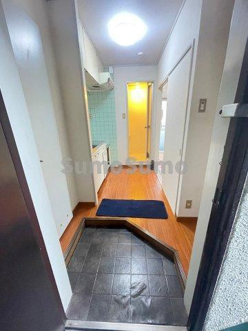 YAマンションの玄関