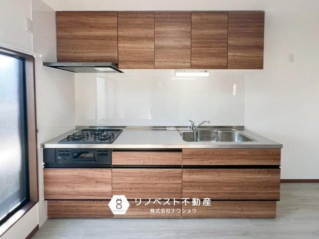 生野区巽南5丁目のキッチン|リフォームで新調済みのシステムキッチンは作業スペースも十分ございます♪