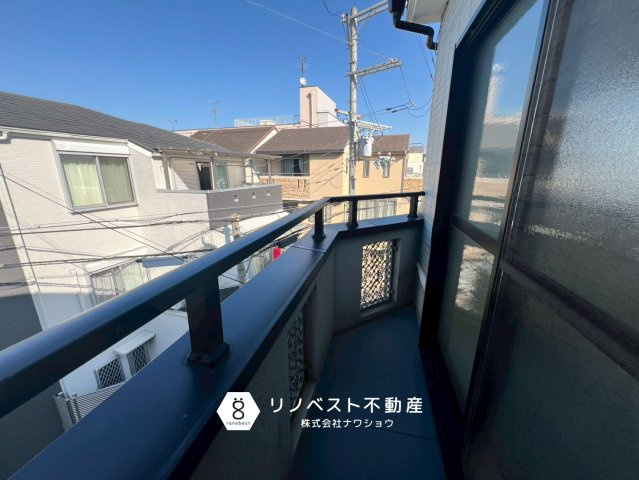 生野区巽南5丁目のバルコニー|4面もバルコニーがあると、どこに洗濯物を干すか迷いますね♪