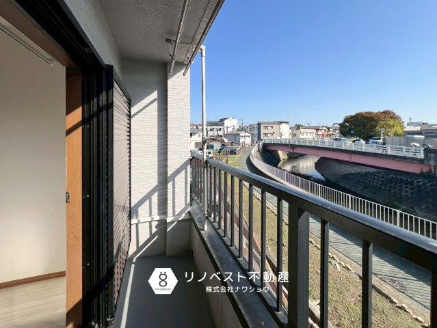 生野区巽南5丁目のバルコニー|屋根付きのバルコニーで急な雨も安心です◎