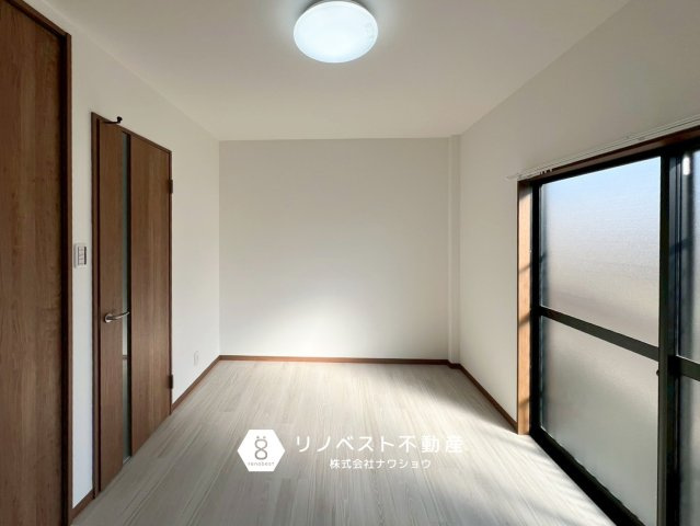 生野区巽南5丁目の洋室|バルコニー付き◎バルコニーに出てまったりするのもいいですね♪