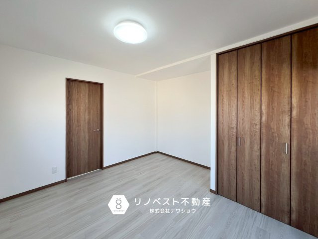 生野区巽南5丁目の洋室|ダブルベッドも置けそうな広さがある洋室◎寝室にピッタリですね♪