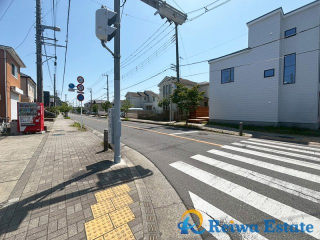 新築戸建　茅ヶ崎市みずき2丁目の前面道路含む現地写真|日々のお買い物に便利な【フードマーケットマム 湘南みずき店】まで約260ｍ