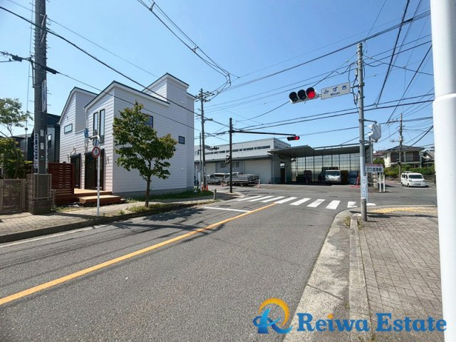 新築戸建　茅ヶ崎市みずき2丁目の前面道路含む現地写真|生活のしやすいアプローチ、閑静な住宅地に佇む邸宅です♪