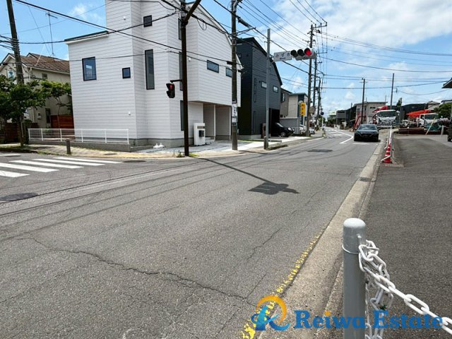 新築戸建　茅ヶ崎市みずき2丁目の前面道路含む現地写真|ナチュラルで飽きの来ないデザインは流行に左右されない家の形です♪