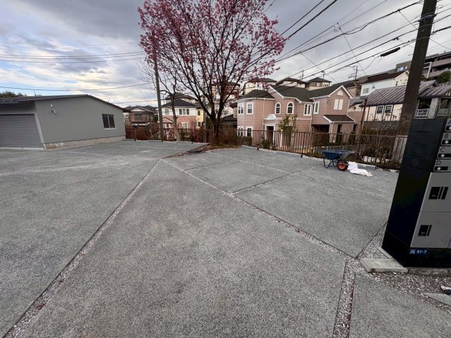 川崎市麻生区上麻生４丁目のテラスの駐車場