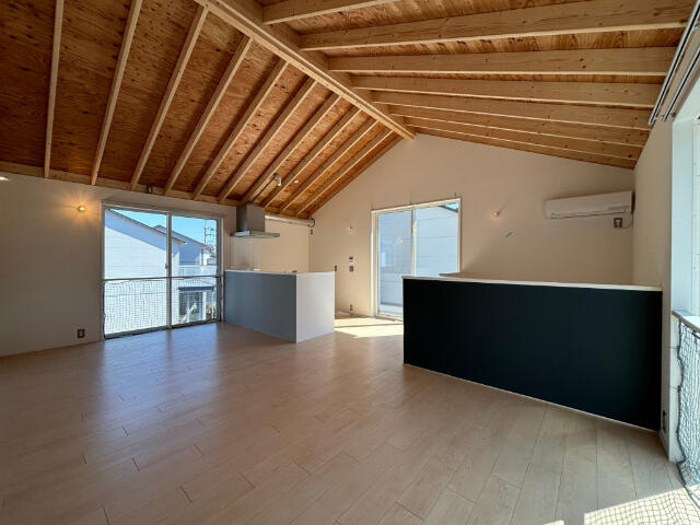 川崎市麻生区上麻生４丁目のテラスの居間・リビング