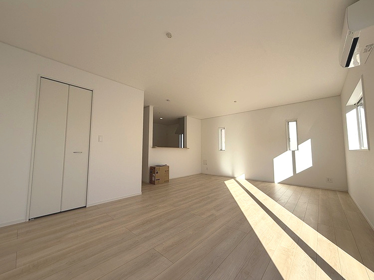 塩尻市塩尻町第10　4号棟の居間・リビング