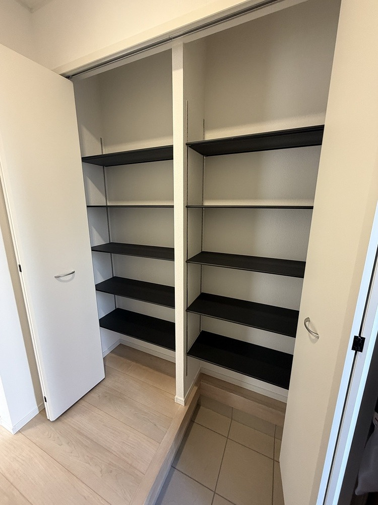 塩尻市塩尻町第10　2号棟の収納