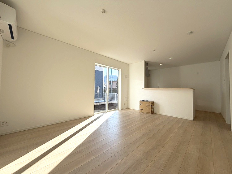 塩尻市塩尻町第10　2号棟の居間・リビング