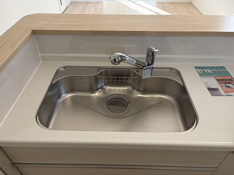 塩尻市塩尻町第10　2号棟のキッチン