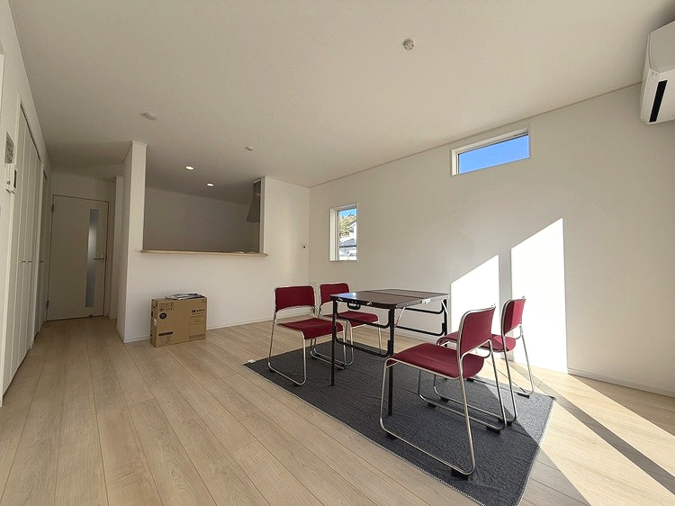 塩尻市塩尻町第10　3号棟の居間・リビング