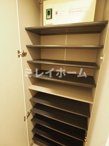 レジディア蒲田の玄関