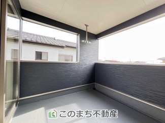 【バルコニー】 | CRADLEGARDEN高根沢町宝積寺第16　3号棟 | インナーバルコニーを採用♪屋根があるので天気雨やお洗濯を干す際の紫外線対策にバッチリですね。物干し金物も完備されています。
