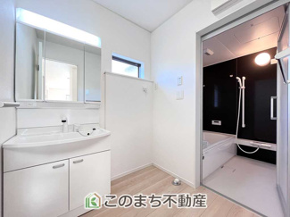 【洗面所】 | CRADLEGARDEN高根沢町宝積寺第16　3号棟 | シャンプードレッサーで朝の身支度♪伸びるホースでお掃除も簡単清潔です！