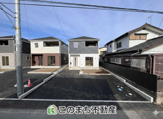 【駐車場】 | CRADLEGARDEN高根沢町宝積寺第16　3号棟 | お車を並列で2台駐車可能です(車種によります)。
