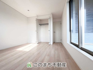 【洋室】 | CRADLEGARDEN高根沢町宝積寺第16　3号棟 | 日当たりが良く明るい洋室です。クローゼット付きで家具の配置がしやすく居心地の良いプライベート空間を演出します。
