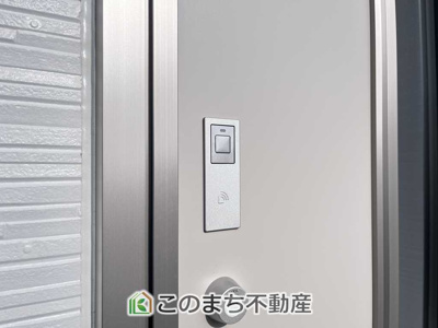 【設備】 | CRADLEGARDEN高根沢町宝積寺第16　3号棟 | 玄関キーは上下２箇所のダブルロックキーと防犯性の高いカードキーで安全に配慮してます。
