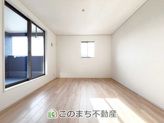 【洋室】 | CRADLEGARDEN高根沢町宝積寺第16　3号棟 | 居室採光を配慮して窓を配置しています。２面採光で明るい室内です☆