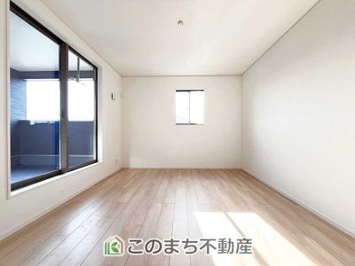 【洋室】 | CRADLEGARDEN高根沢町宝積寺第16　3号棟 | 居室採光を配慮して窓を配置しています。２面採光で明るい室内です☆