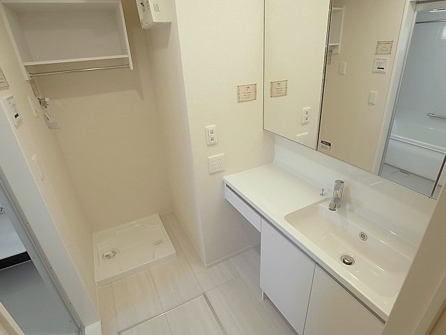 レガロ鈴蘭Ⅱの洗面所|オールフローリングの室内