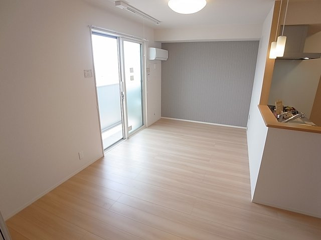 レガロ鈴蘭Ⅱの居間・リビング|明るく綺麗なリビング