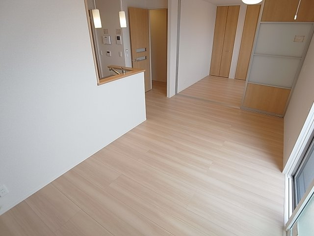 レガロ鈴蘭Ⅱの居間・リビング|開放感あるリビング