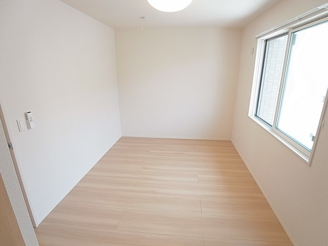 レガロ鈴蘭Ⅱの洋室|広々とした洋室