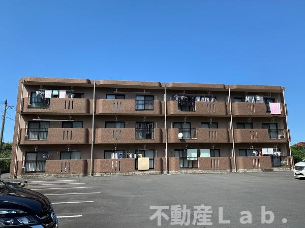 グランドール稜南の駐車場