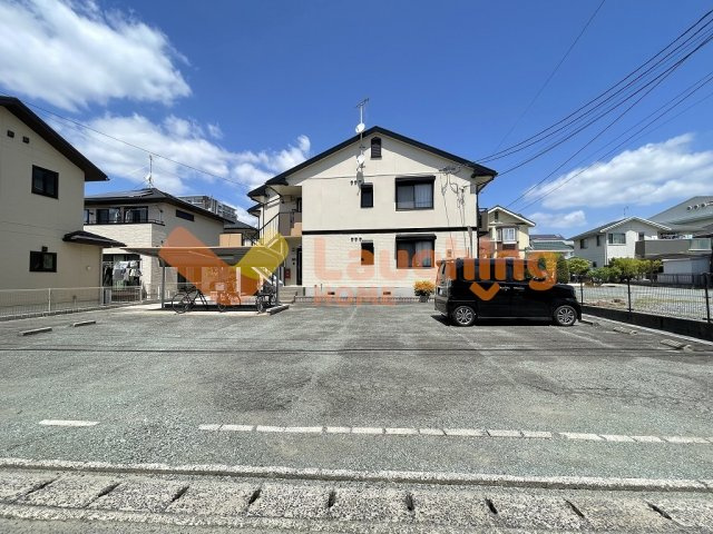 セジュール坂井Ⅰの駐車場|駐車場完備です