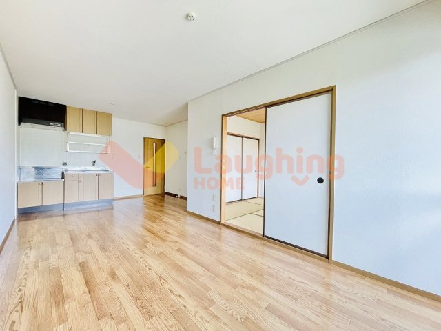 セジュール坂井Ⅰの居間・リビング|同タイプの居間です。こちら居間で趣味の時間をお楽しみください