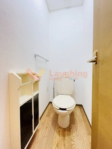 セジュール坂井Ⅰのトイレ|落ち着いた色調のトイレです