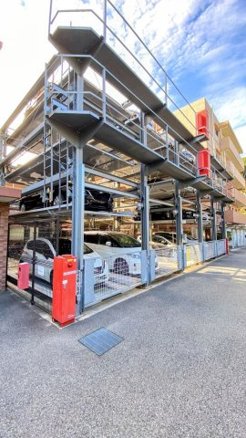 サンクタス西宮山手の駐車場